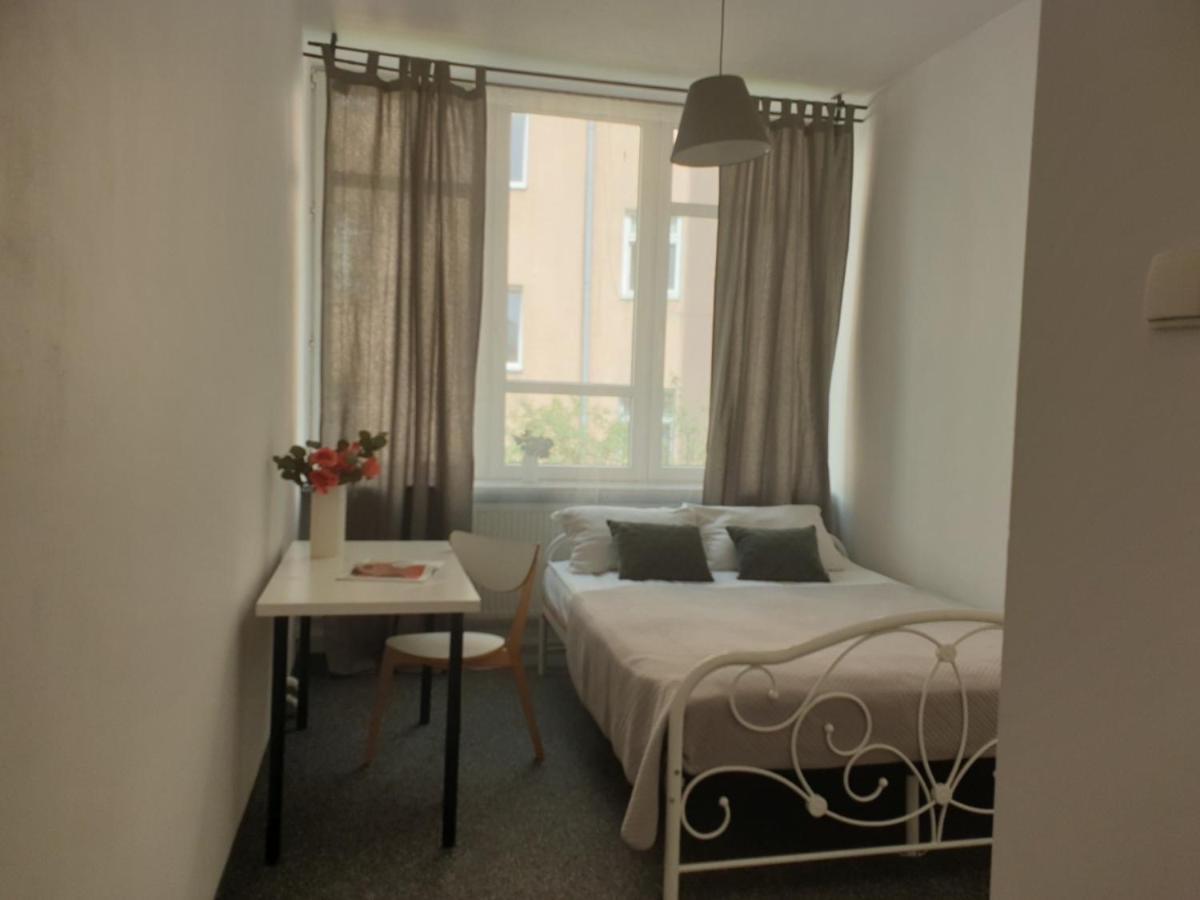 Unit In Solec50 By Metro Station Centrum Kopernika Elektrownia Powisle Stadion Narodowy Hostel *