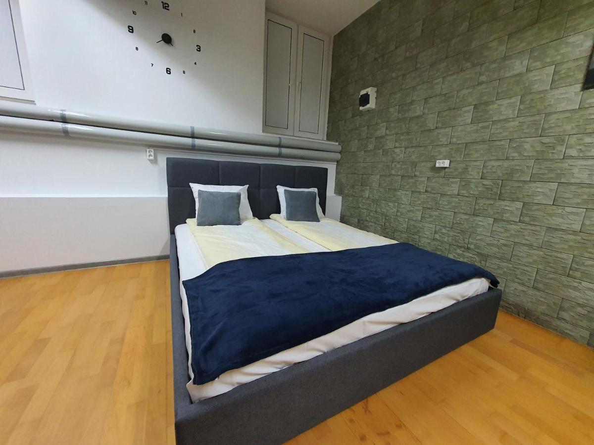 Cave Mokotow Apartment *