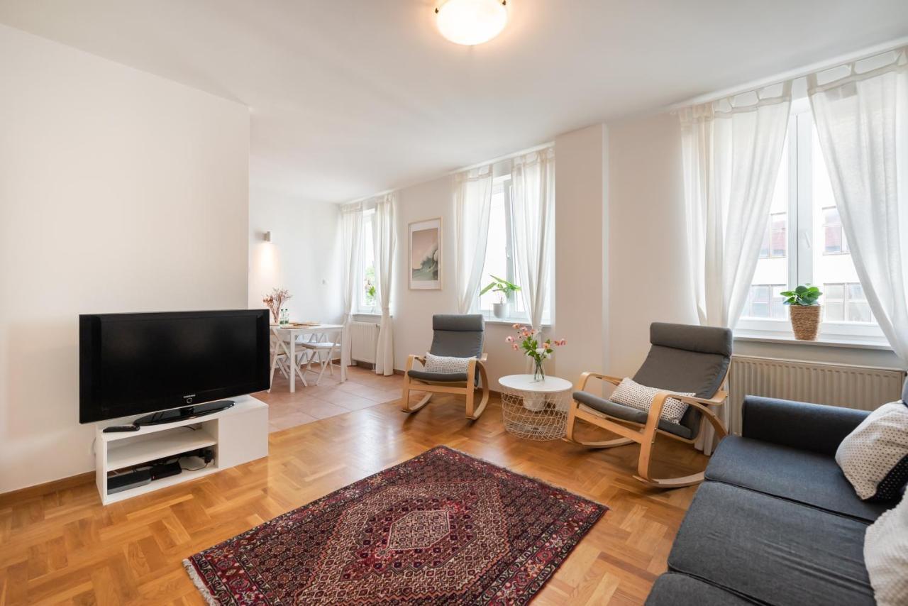 Apartment New Town Spacious