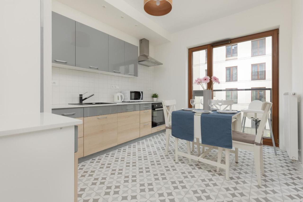 Sierakowskiego By Renters Apartment