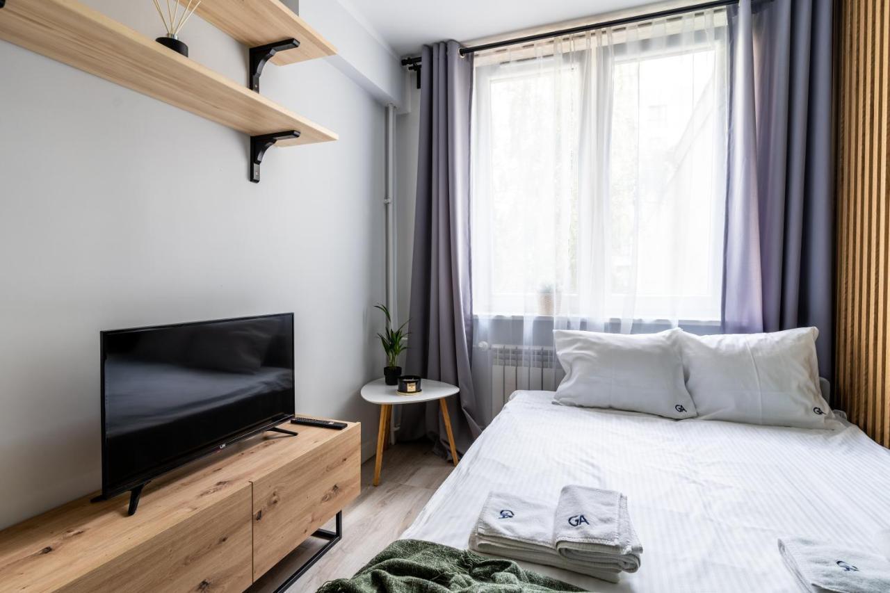 Golden - Cozy Studio