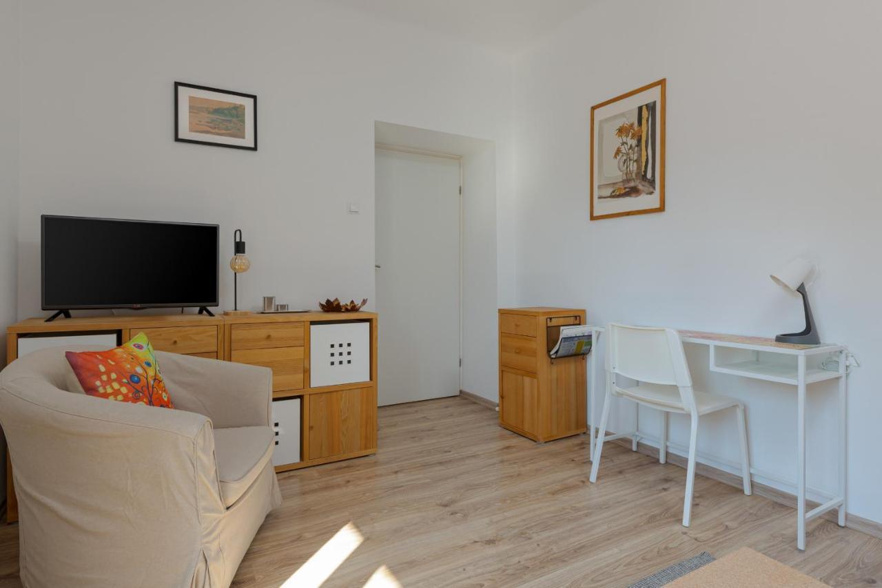 Bialobrzeska By Renters Apartment Warschau