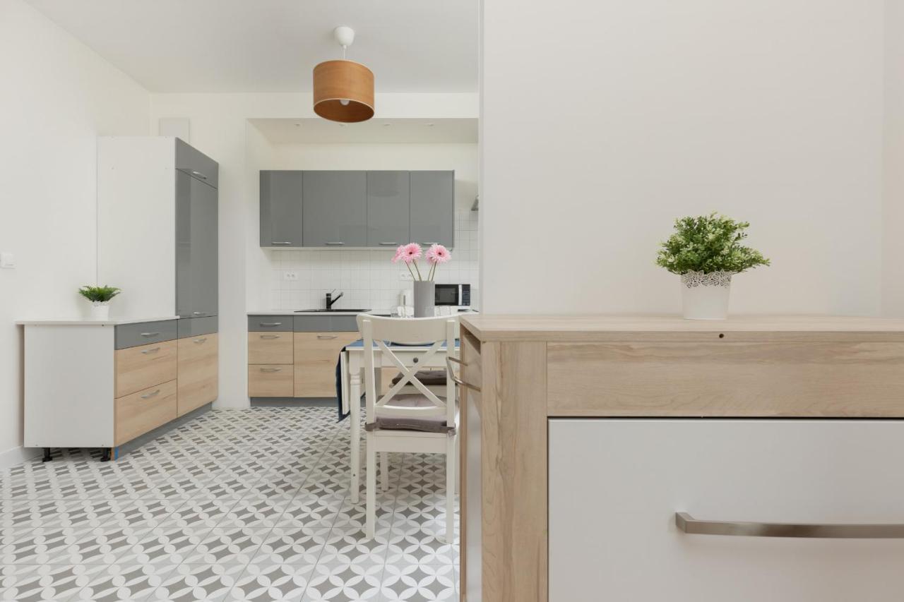 Sierakowskiego By Renters Apartment