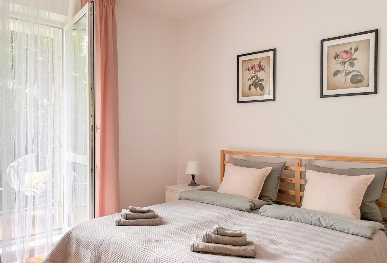 Hostel Flower House Chopin Airport Warsaw