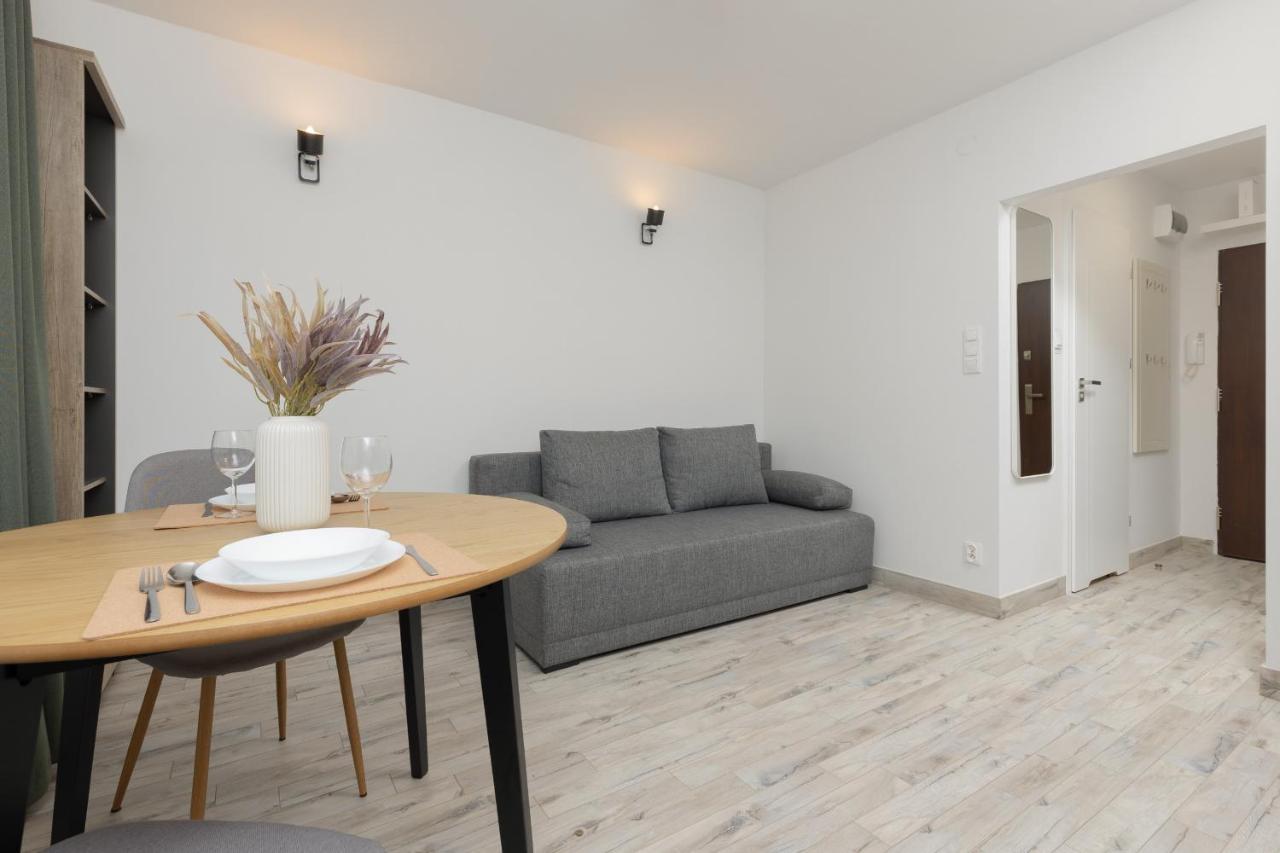 Studio Wlochy 1 Sierpnia By Renters Apartment