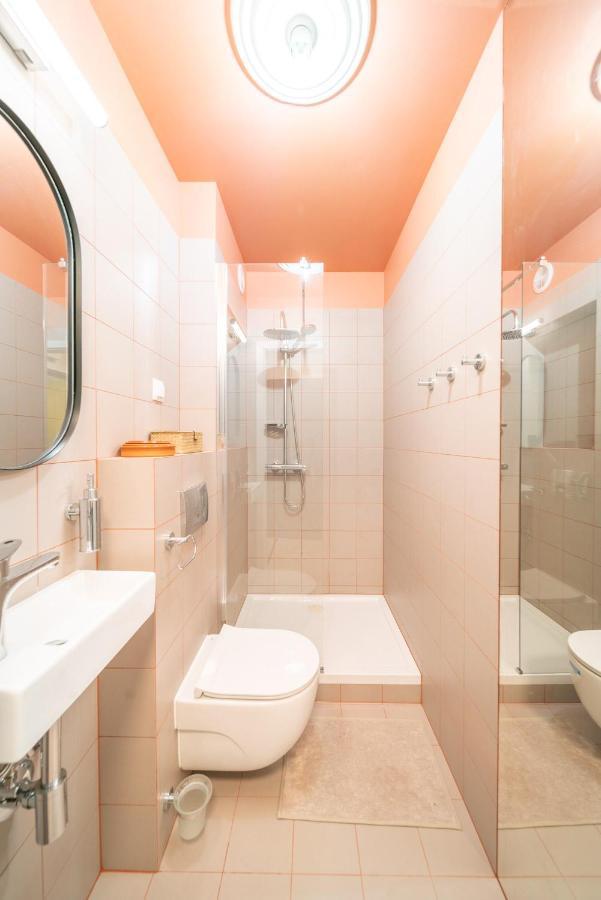Apartment Fala Metro Sgh Klub Stodola Parking Parkview Fast Wifi Warsaw