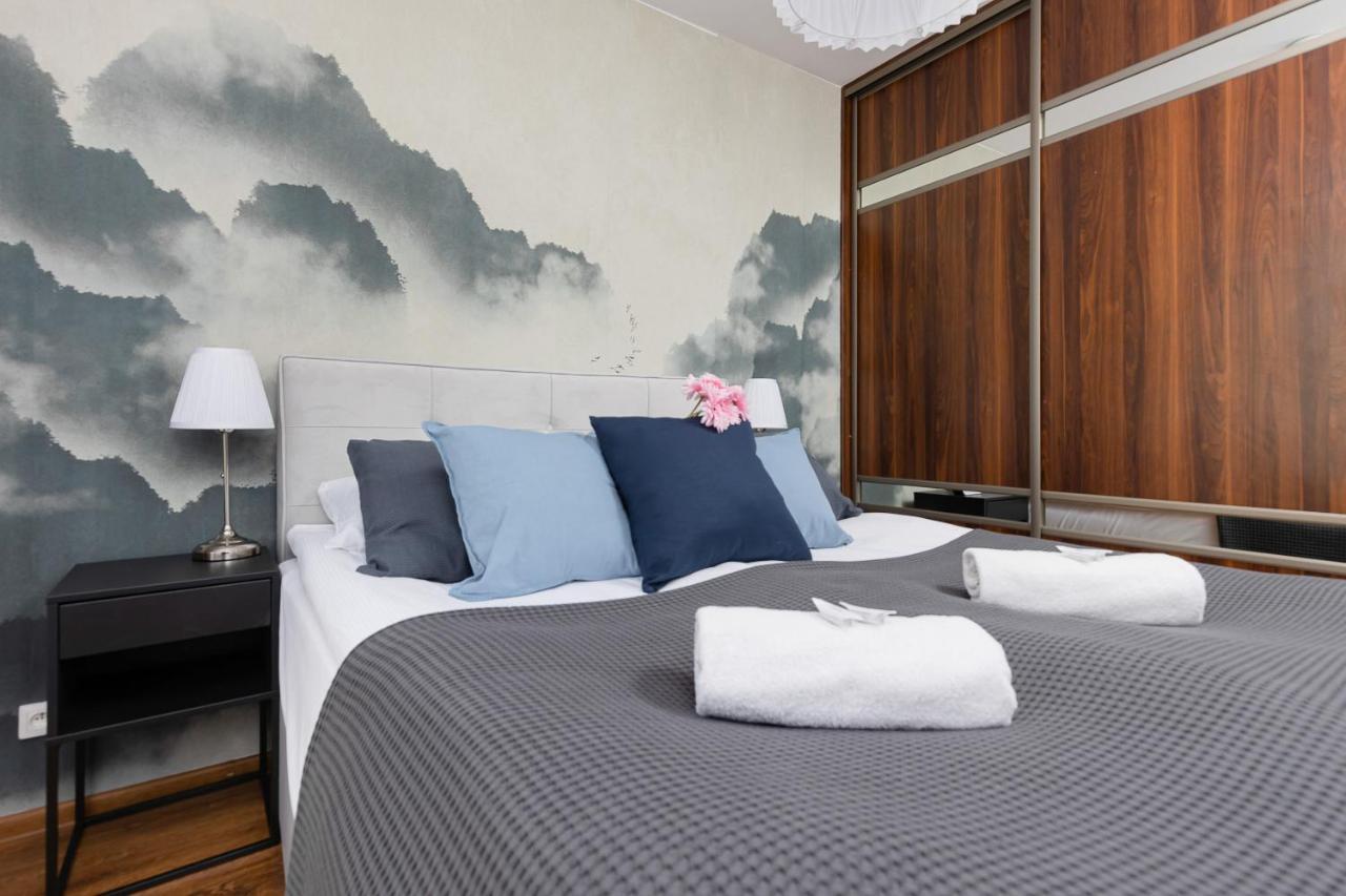 Bemowo With Balcony By Renters Apartament *