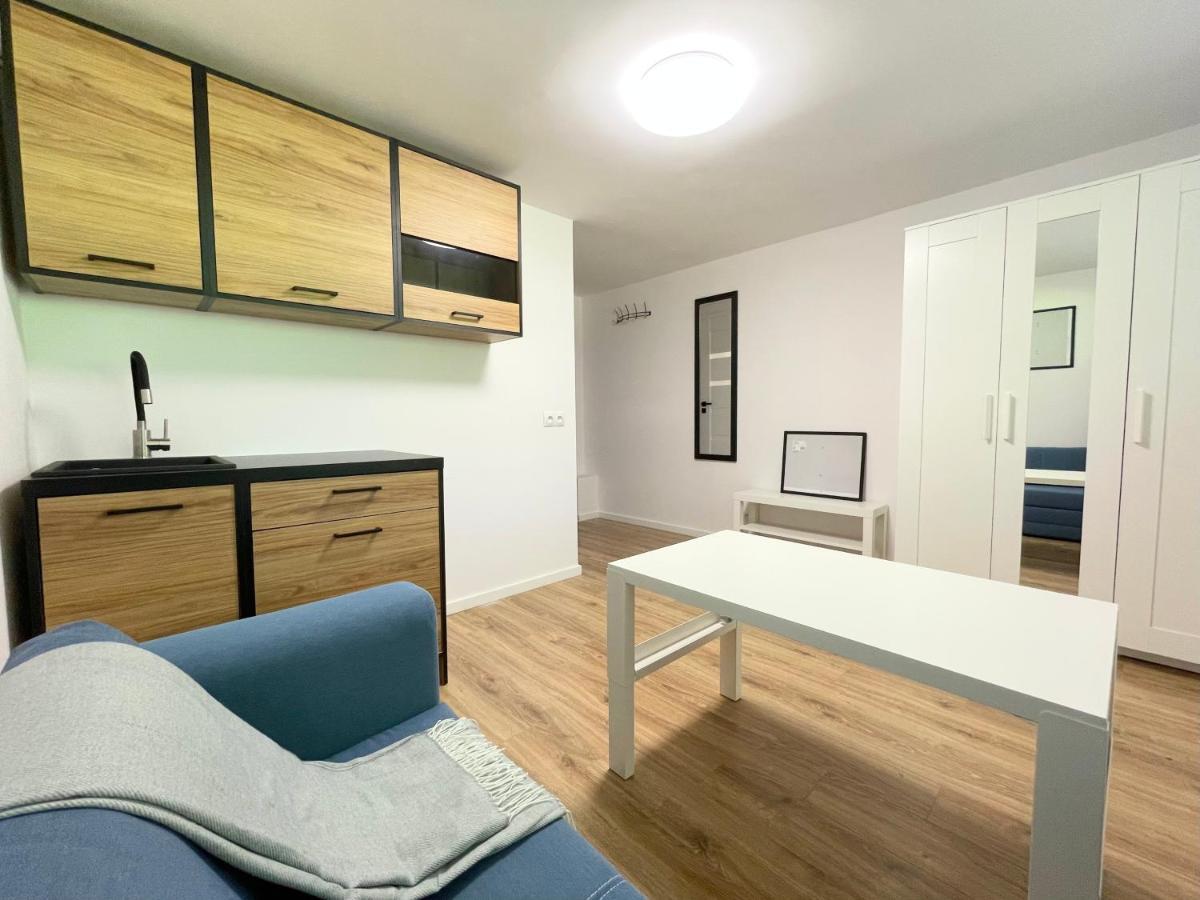 2 Min To Subway, Good Localisation, Batorego 16 A6 Apartment *