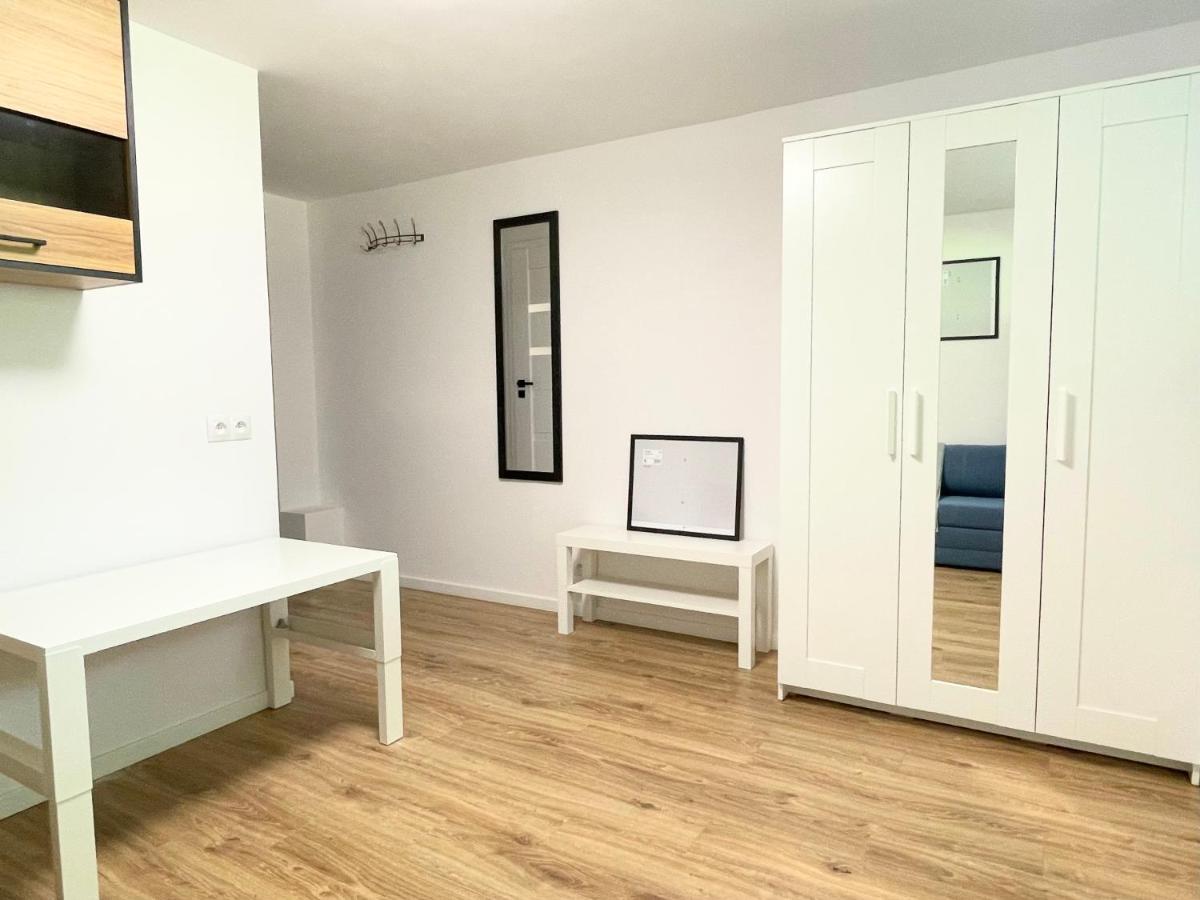 2 Min To Subway, Good Localisation, Batorego 16 A6 Apartment Warsaw