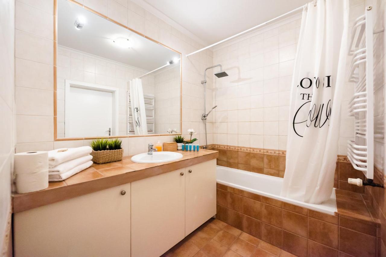 New Town Spacious Apartment Warsaw