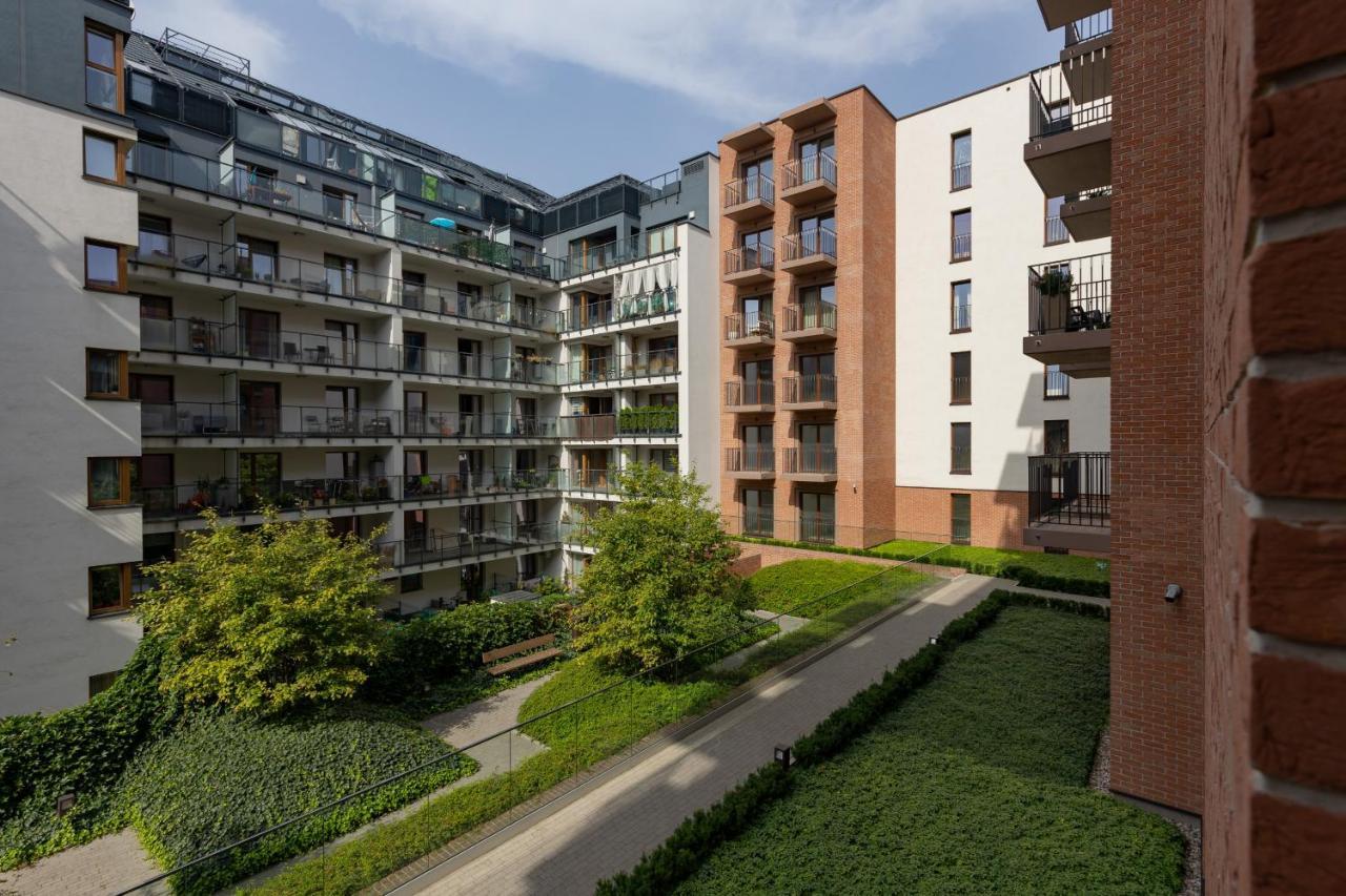 Sierakowskiego By Renters * Warschau