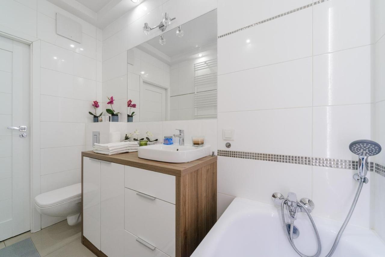 Modern With Access To The Pool Near Rondo Daszynskiego Station