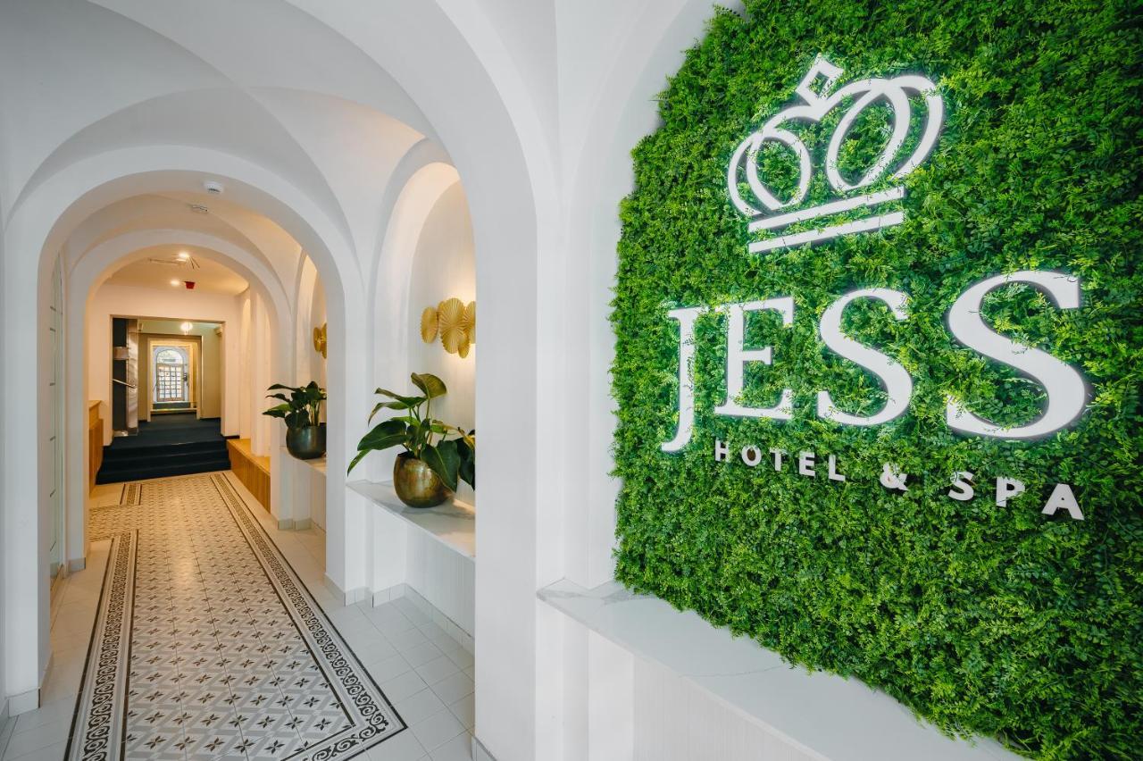 Jess & Old Town Hotel 3*