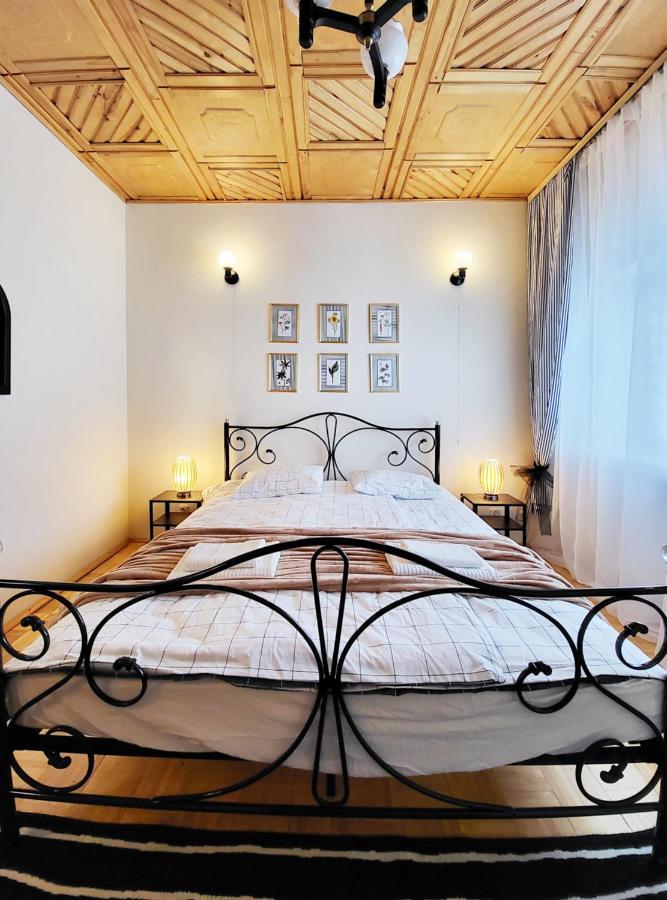 Husarska 60 Bed & Breakfast *