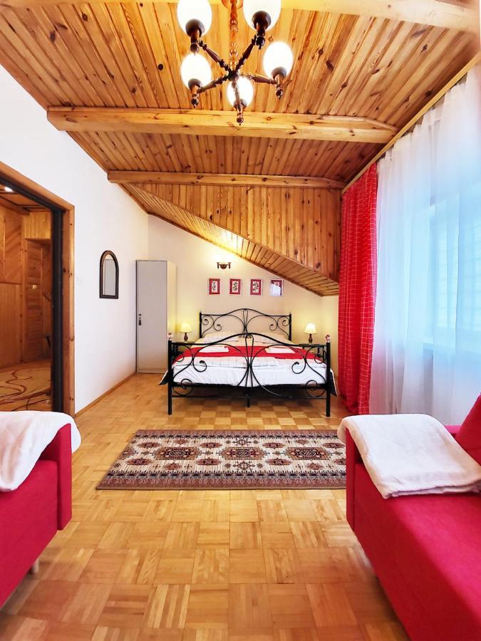 Bed & Breakfast Husarska 60 *