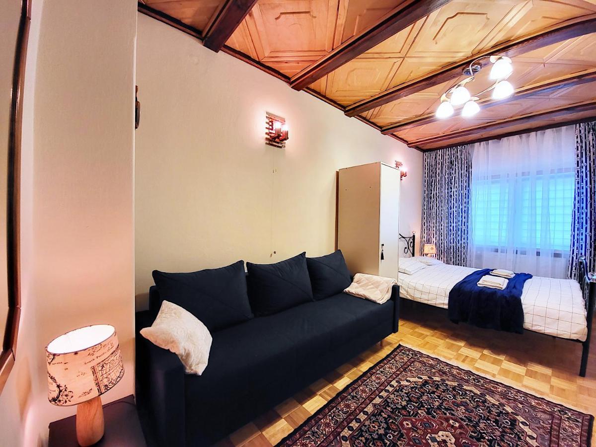 Husarska 60 Bed & Breakfast Warsaw