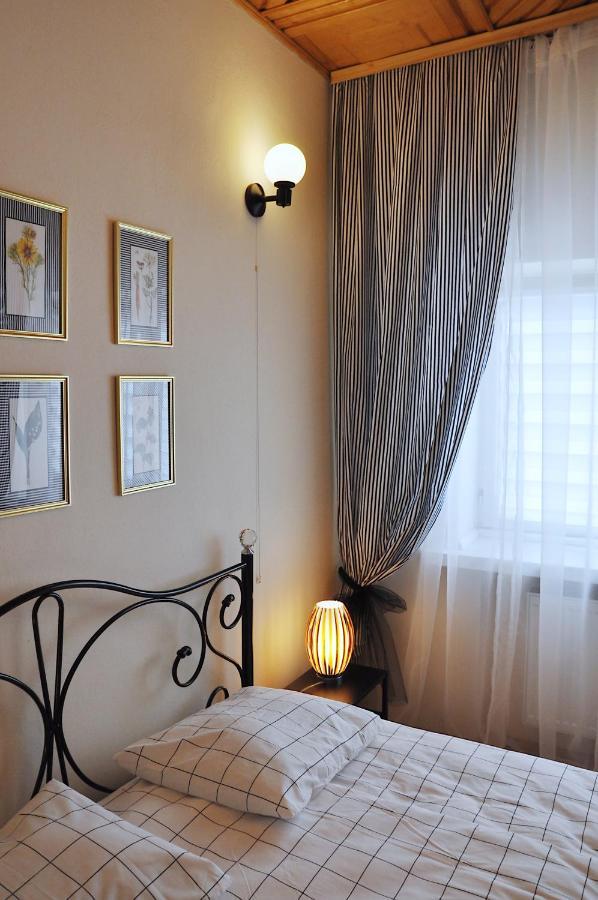Bed & Breakfast Husarska 60