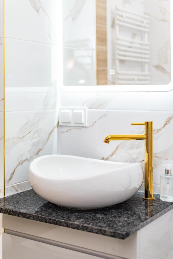 Apartment Lopuszanska 55 By Homeprime Warsaw