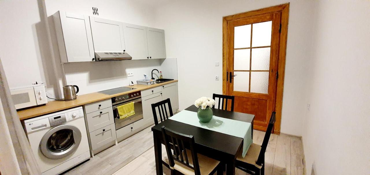 Separated Kitchen, Fast Internet Aleja 3 Maja 2m80 * Warsaw