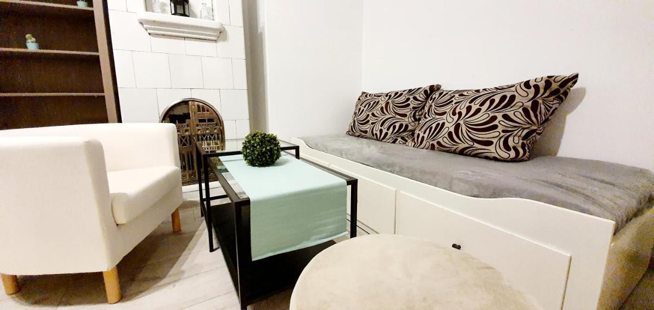 Apartment Separated Kitchen, Fast Internet Aleja 3 Maja 2m80 Warsaw