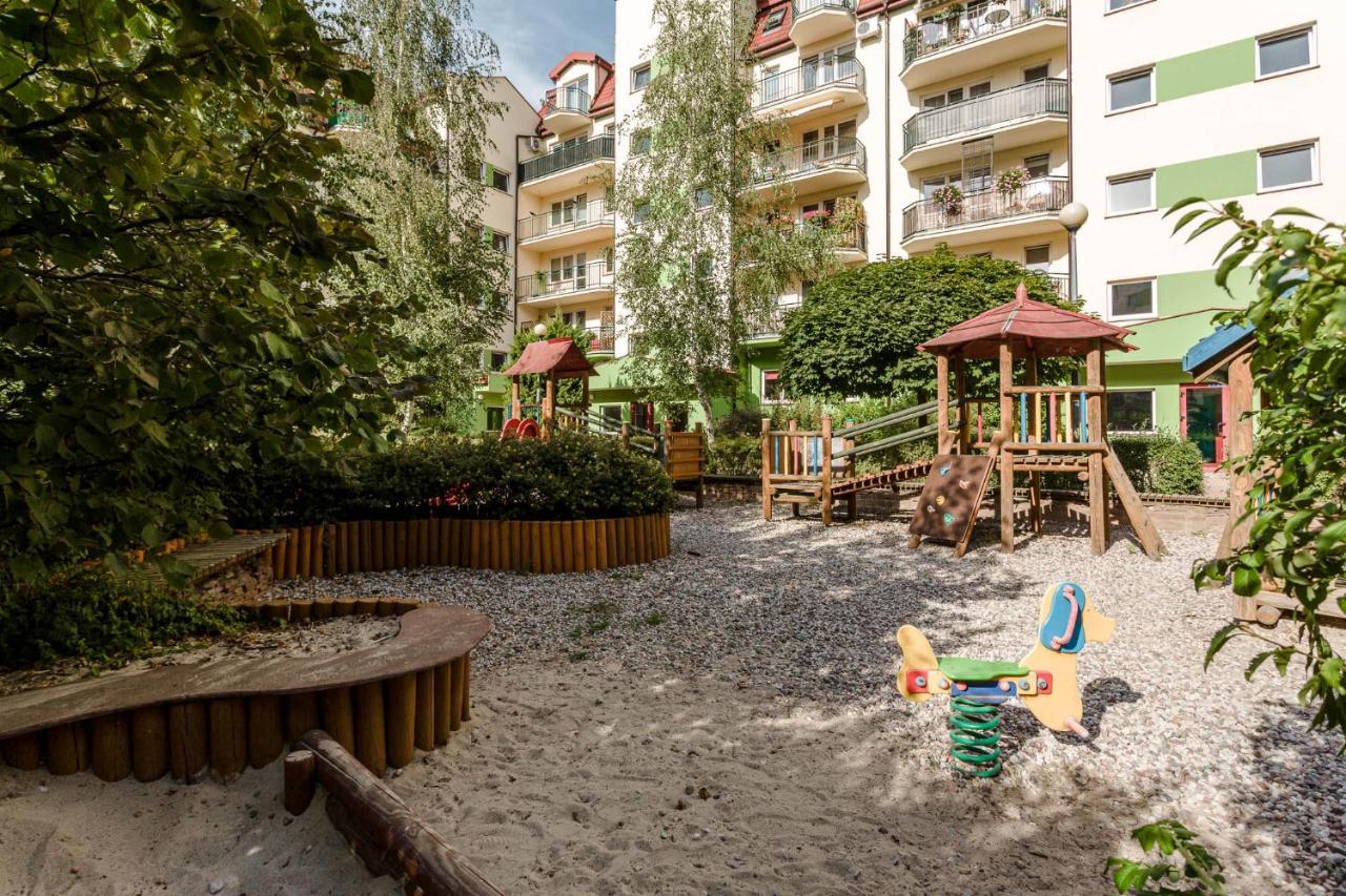 Chill Kabaty Family Apartment Warsaw