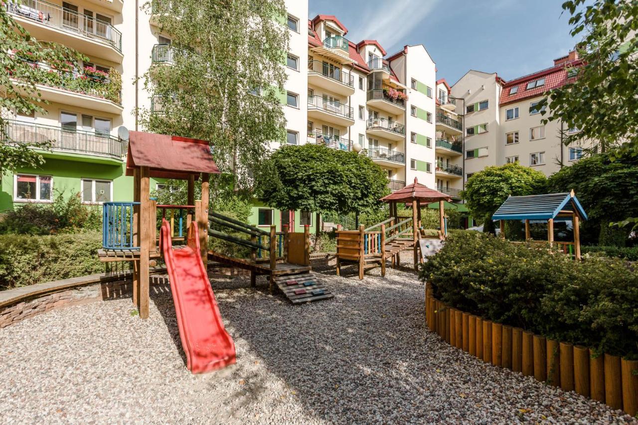 Chill Kabaty Family Apartment Warsaw