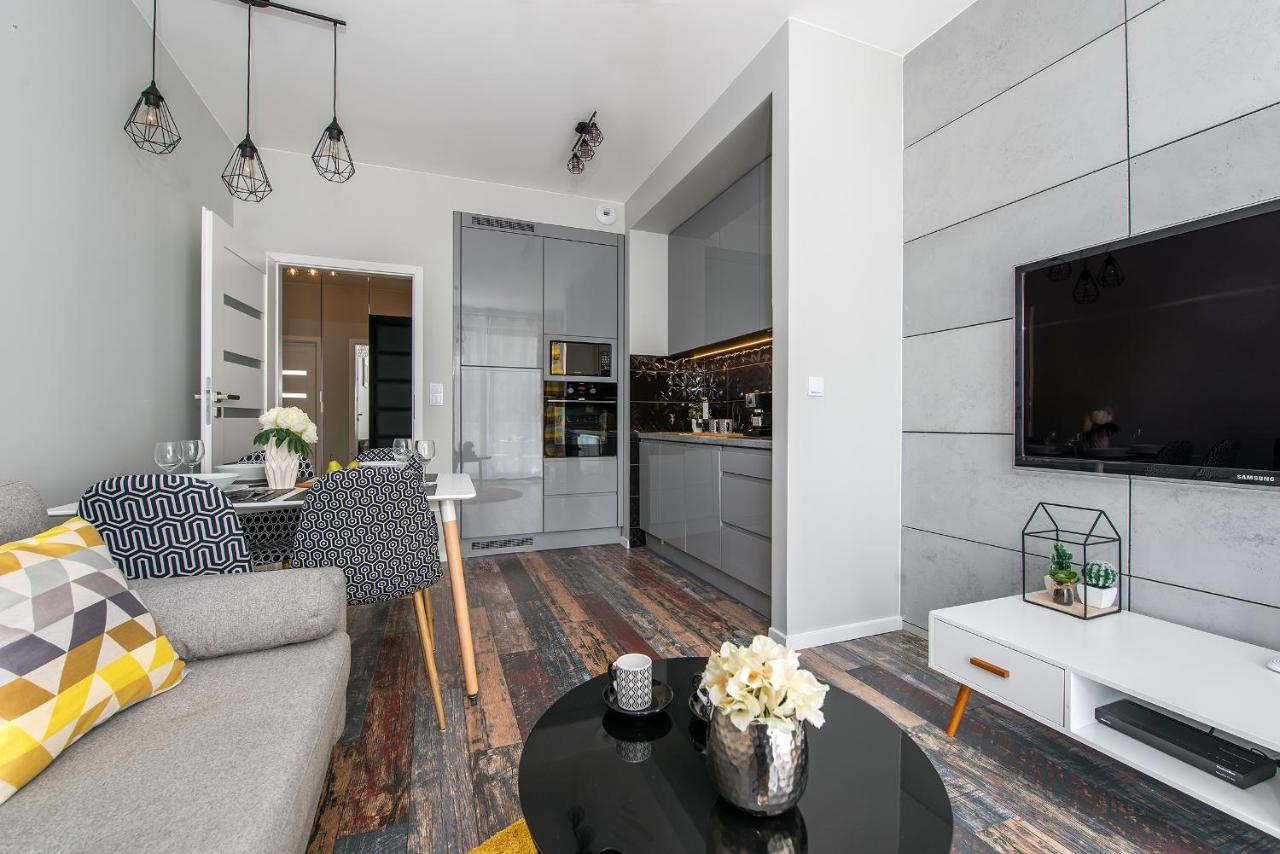 Close To Chopin Airport, Free Parking Apartment *