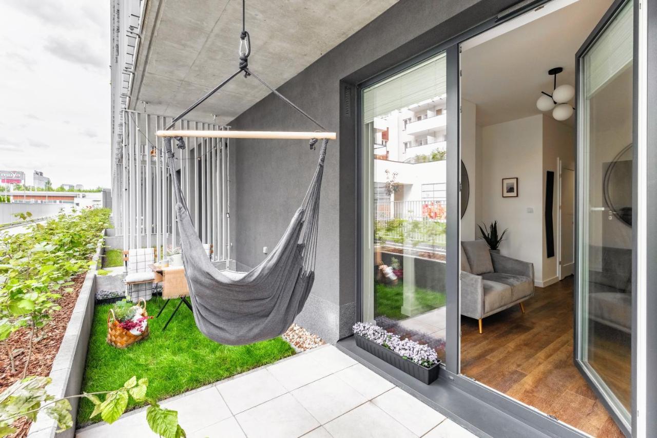 Apartment Mieszkanie Z Mini Ogrodkiem Hamak Brazylijski Warsaw