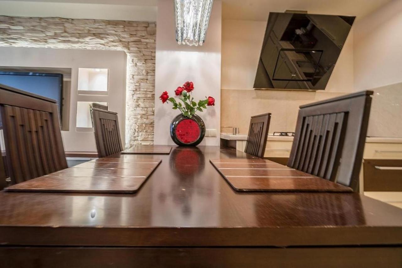 Golden Apartments - City Center - Grzyb5 Apartment *