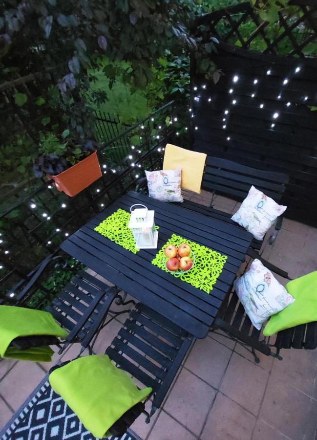 Bed & Breakfast Husarska 60 *