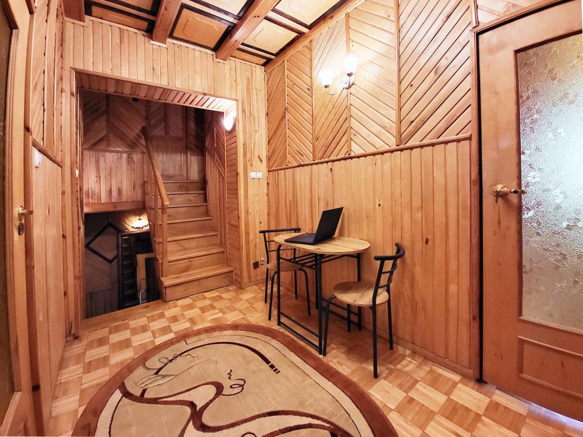 Bed & Breakfast Husarska 60 *
