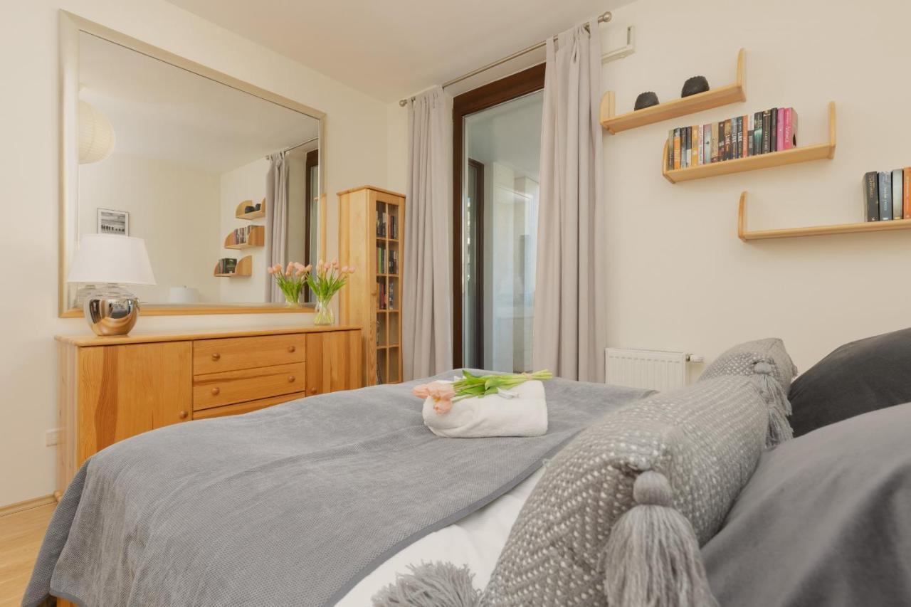 Osiedle Intenso Wola By Renters Apartment *