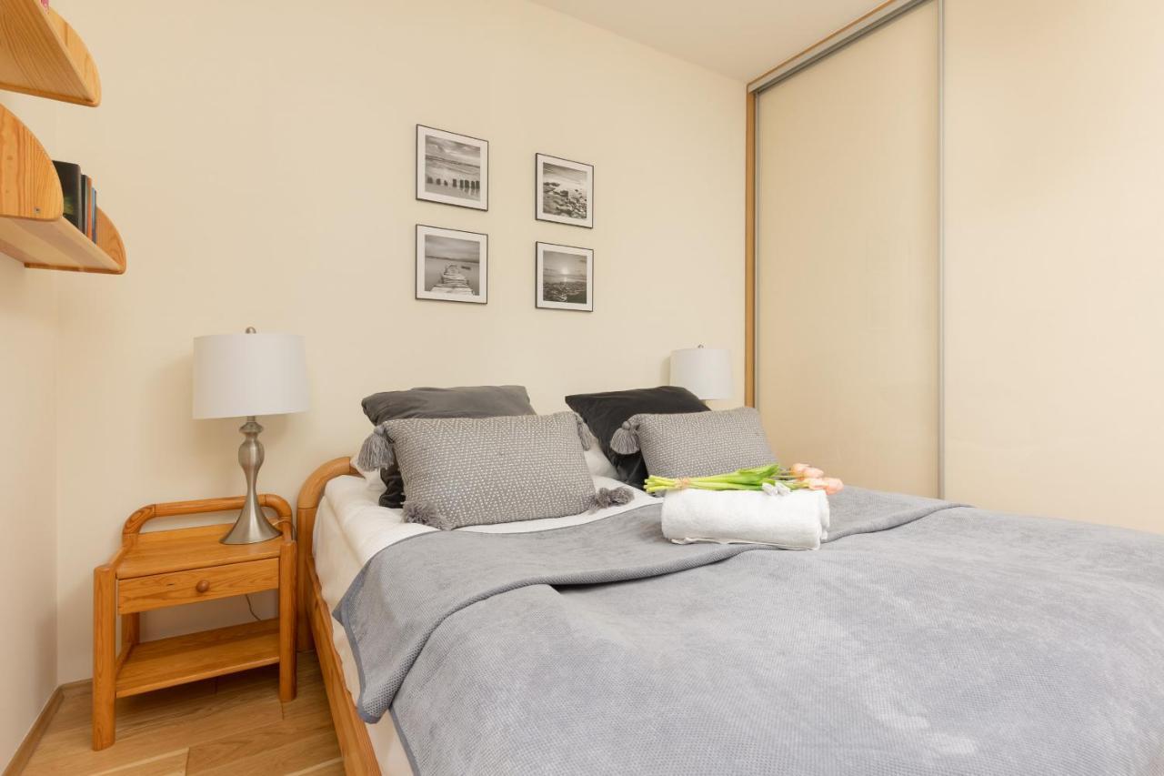 Osiedle Intenso Wola By Renters Apartment