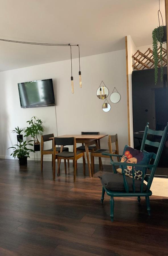 Metro Trocka Apartment *