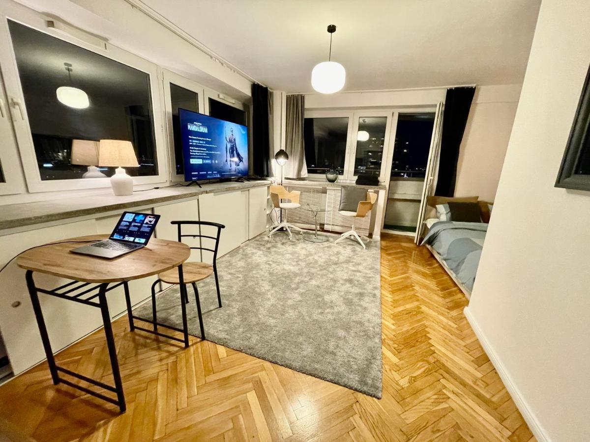 Super Grey 2 Metro Fast Wifi 65'tv Netflix Hbo Appletv+ * Warsaw