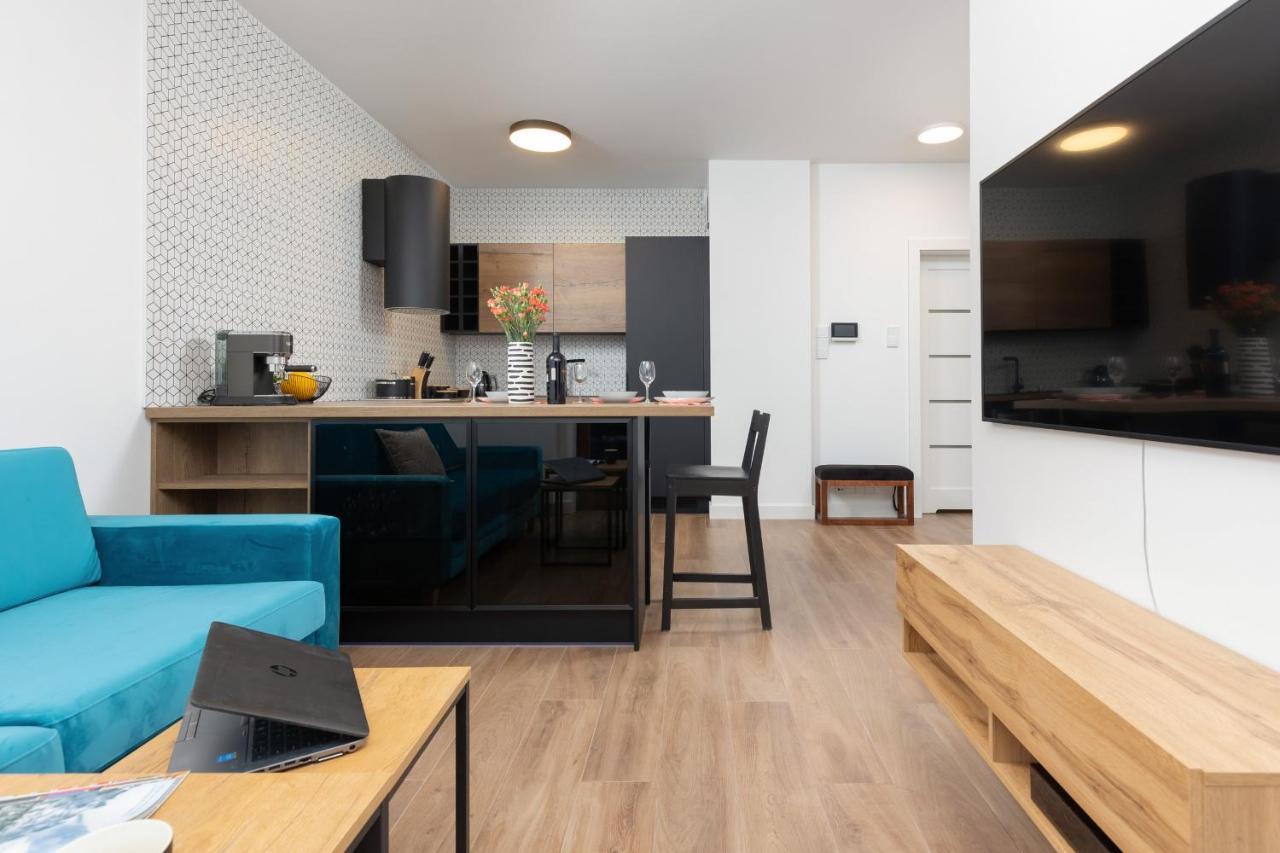 Srodmiescie Muranow With Parking By Renters Apartment Warschau