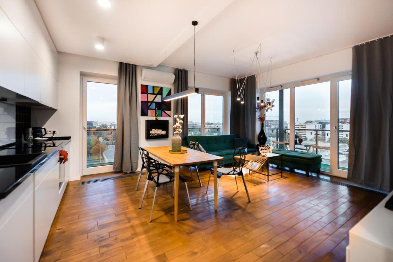 Qbik Artistic Cityscape Apartment