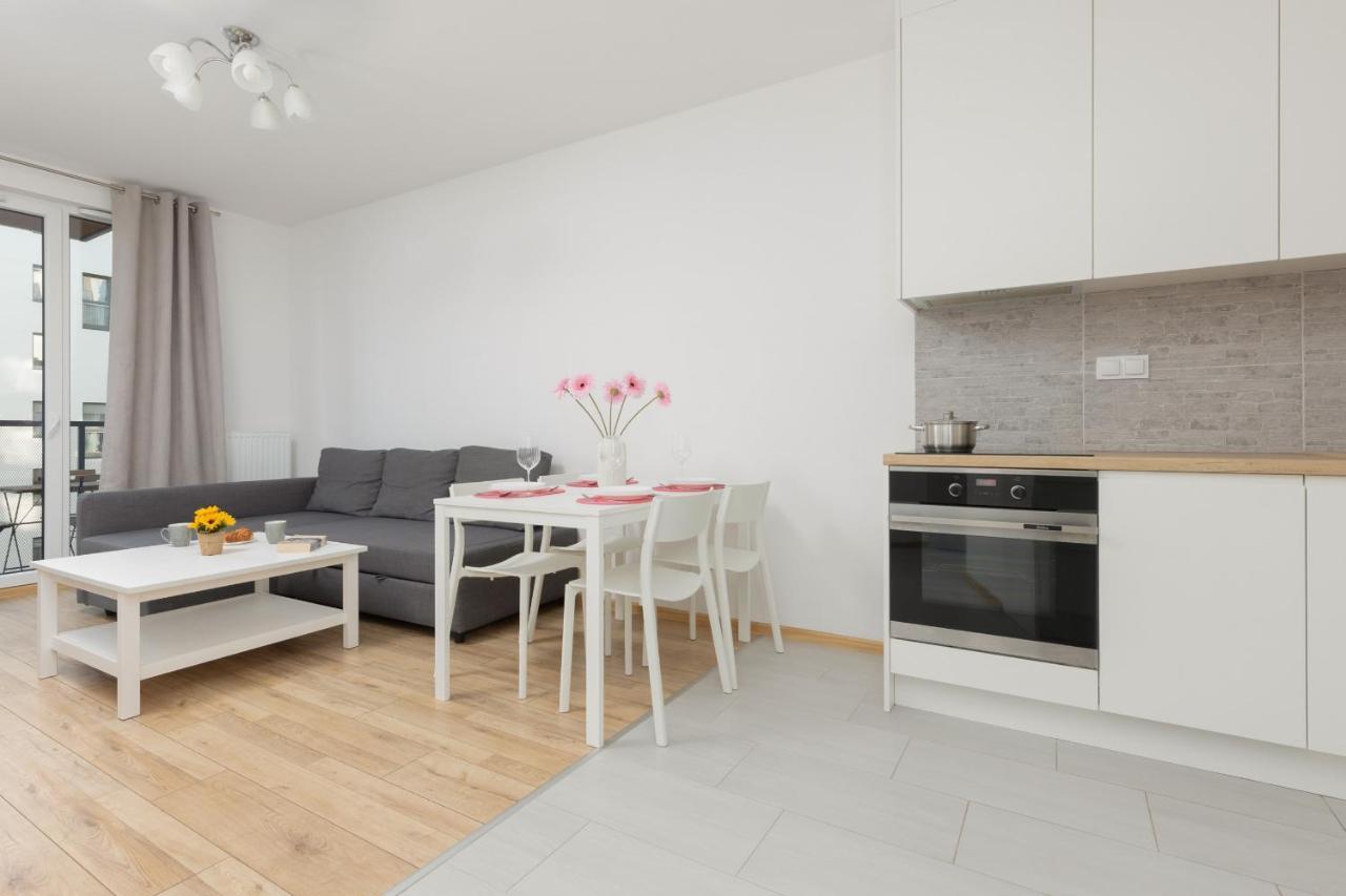 Ulrychow With Parking By Renters Apartment
