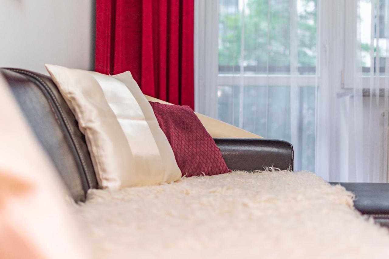 Chmielna 104 By Homeprime Apartment *