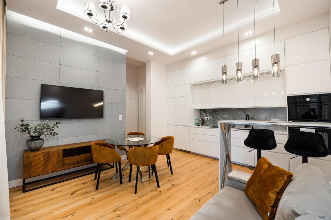 Zlota Sophisticated * Warsaw