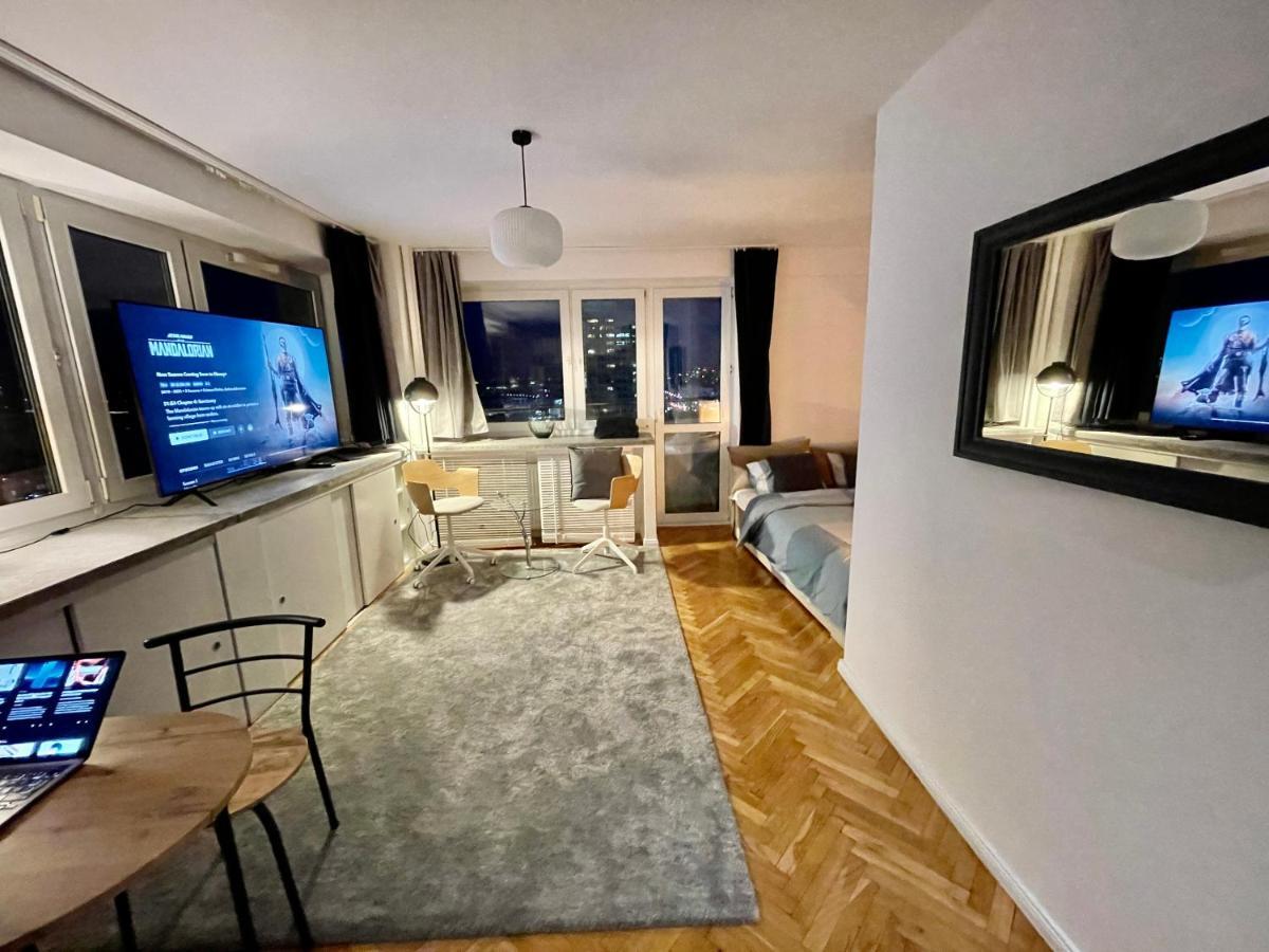 Super Grey 2 Metro Fast Wifi 65'tv Netflix Hbo Appletv+ * Warsaw