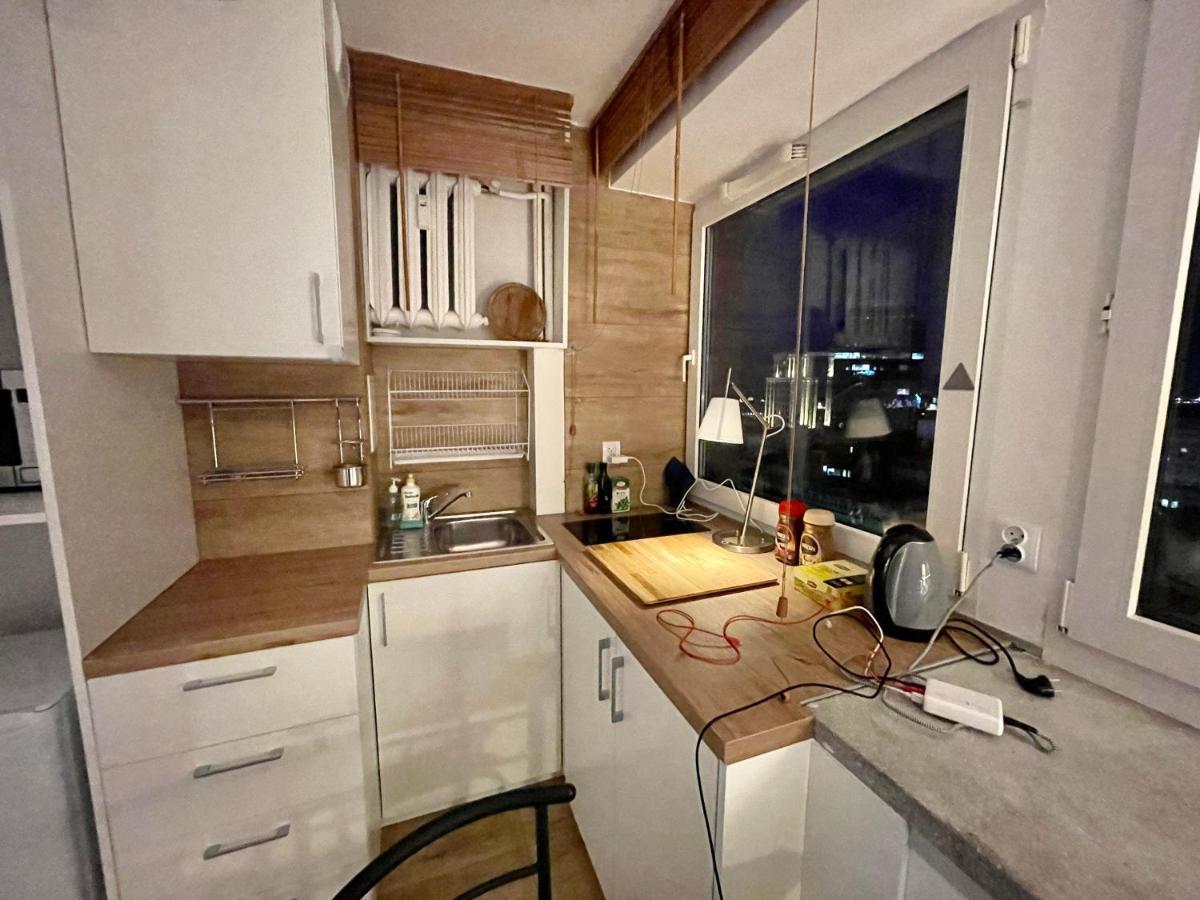 Super Grey 2 Metro Fast Wifi 65'tv Netflix Hbo Appletv+ Apartment Warsaw