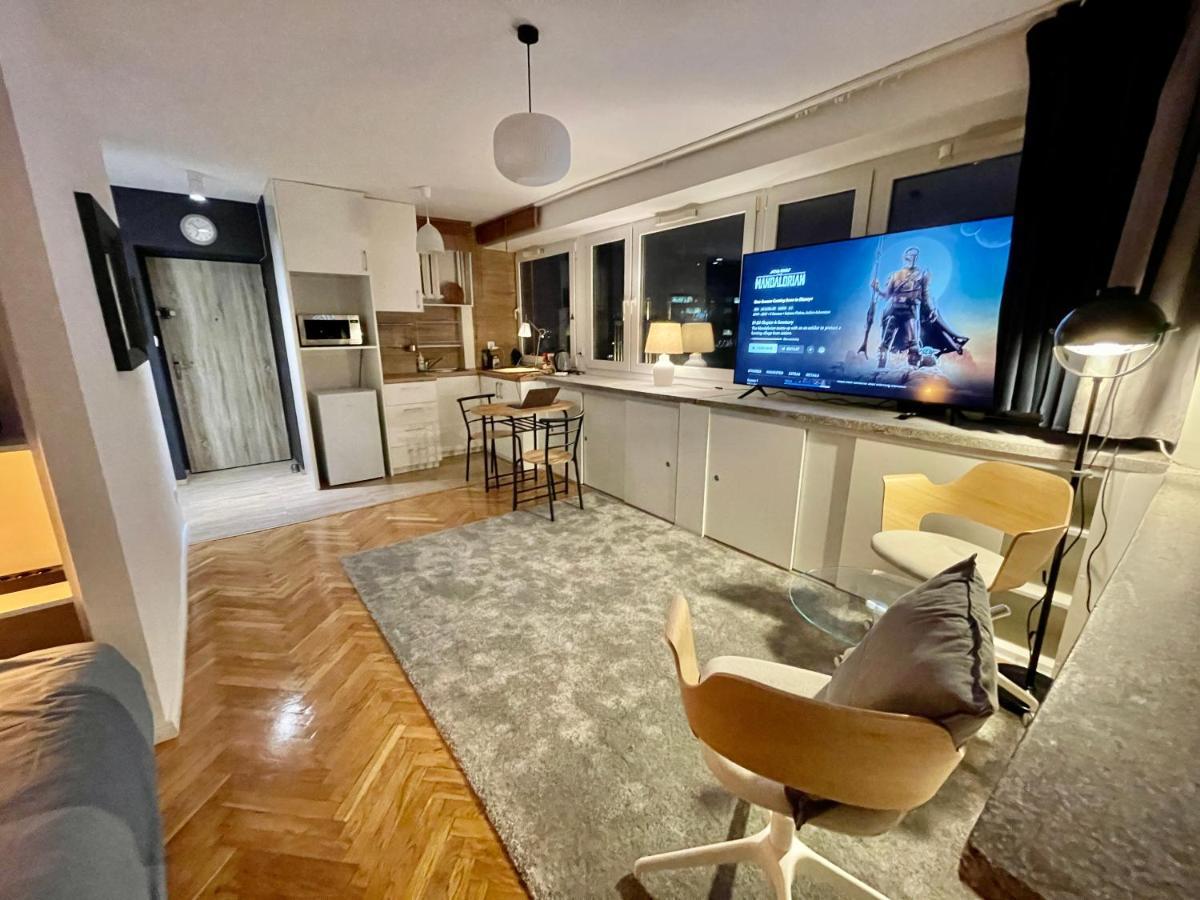 Super Grey 2 Metro Fast Wifi 65'tv Netflix Hbo Appletv+ Apartment Warsaw