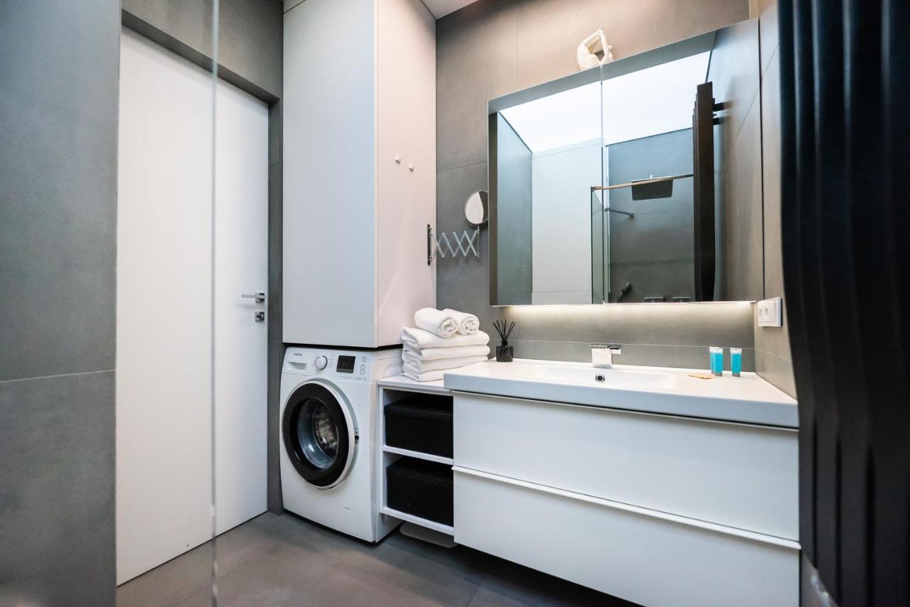 Qbik Artistic Cityscape Apartment