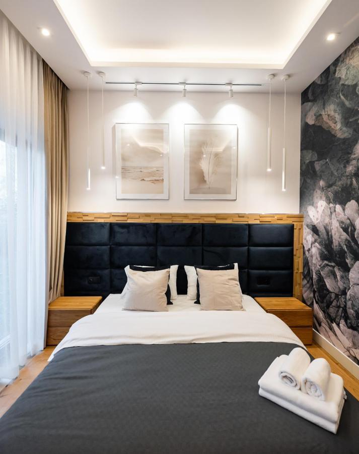 Zlota Sophisticated Apartment Warsaw