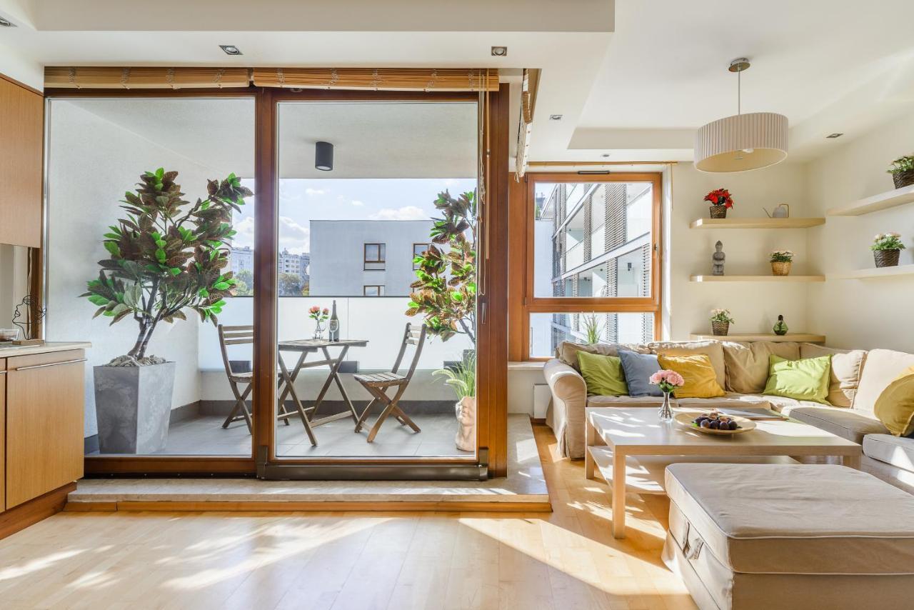 Apartment Lumina With A Large Balcony Near Presidential Palace And River