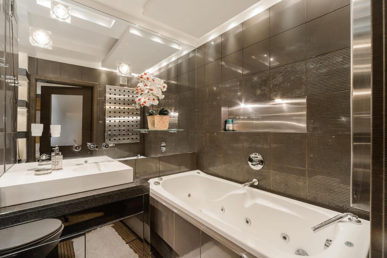 Apartament With Gym And Sauna In Warszawa