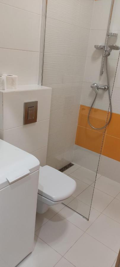 Apartment Be My Guest- Fontany Luxury Metro Wi-fi Free Parking Zone