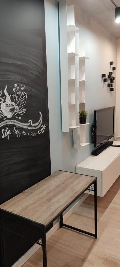 Be My Guest- Fontany Luxury Metro Wi-fi Free Parking Zone Apartment Warsaw