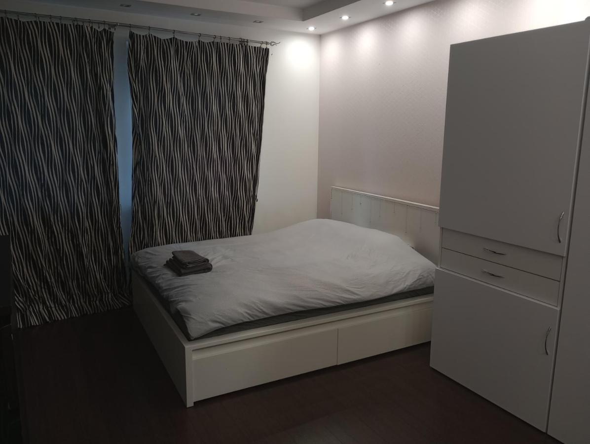 Bezagenta 2 Bedroom With Balcony Fast Wifi/free Underground Parking Apartment Warschau